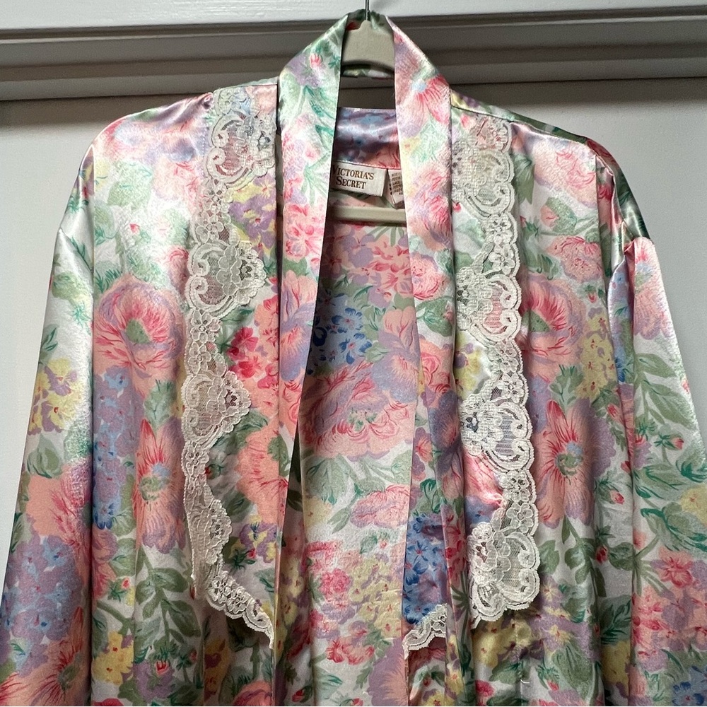 Victoria’s Secret Gold Label Floral Robe with Lace Detail - Medium